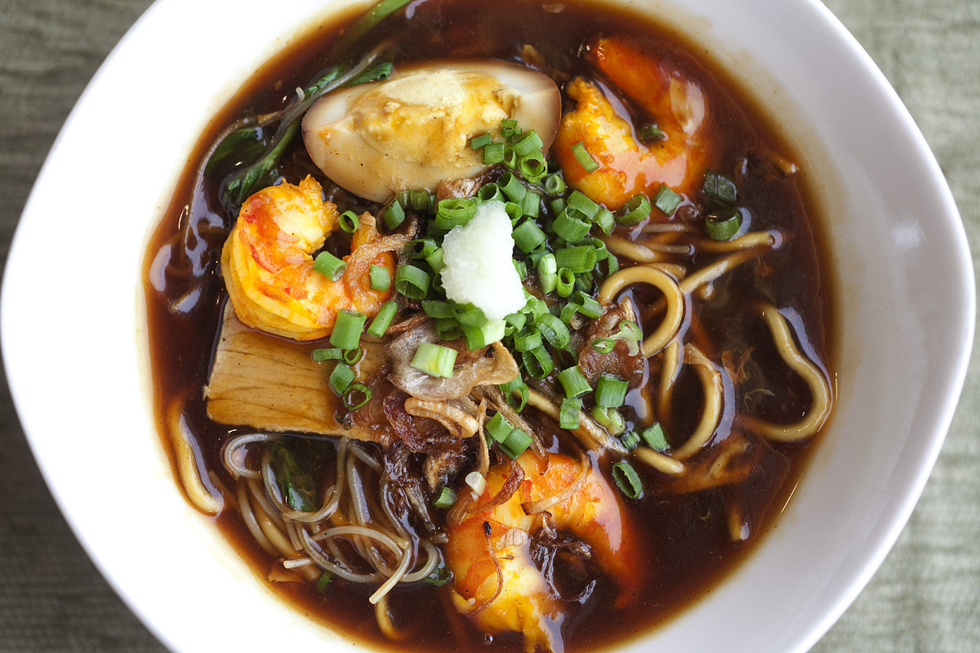 沙茶面,这是福建厦门的一道著名美食,也是中国饮食文化中的一道璀璨