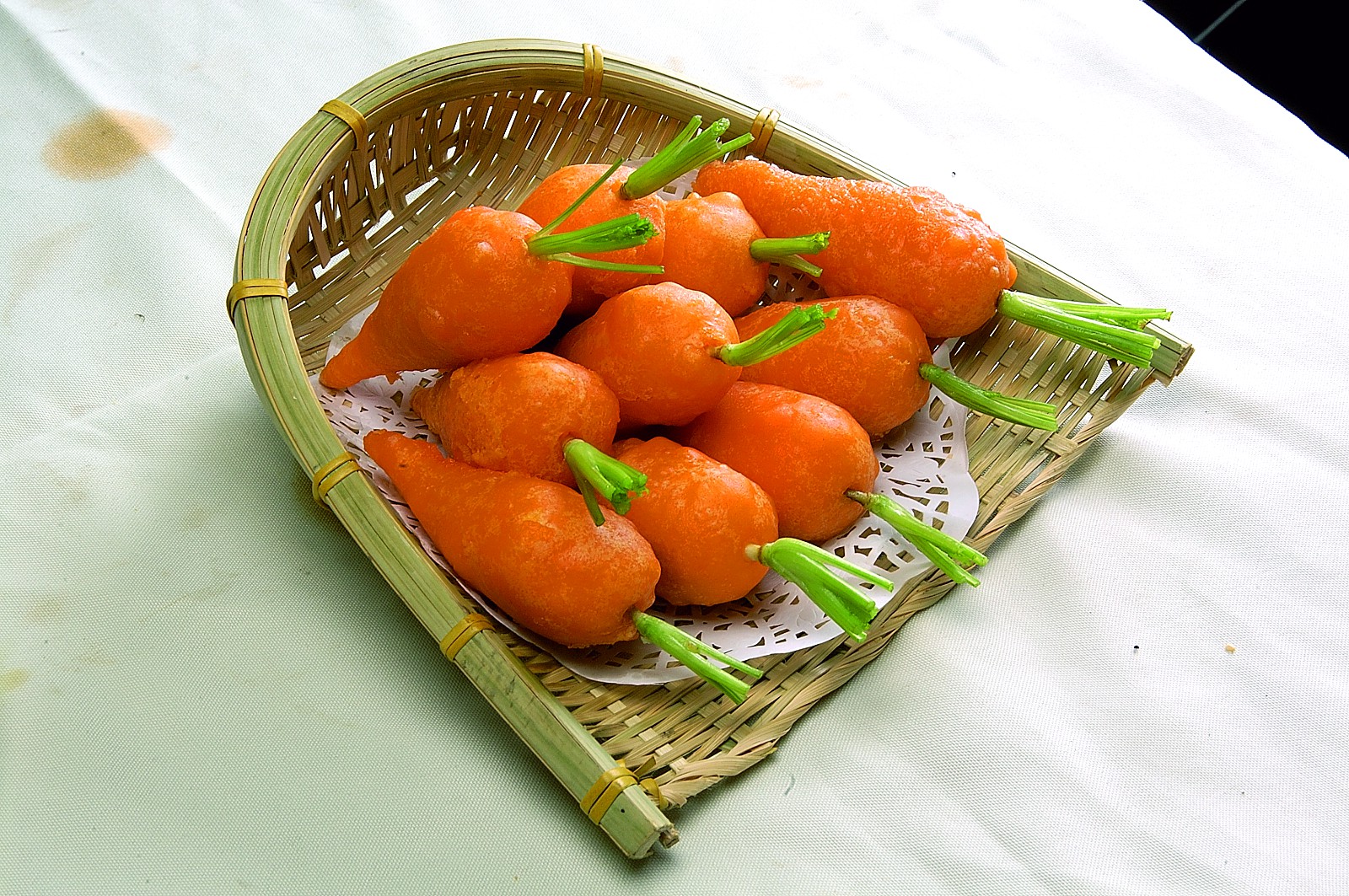 胡萝卜酥:这道胡萝卜酥外形美观,口味适中,不油不腻.