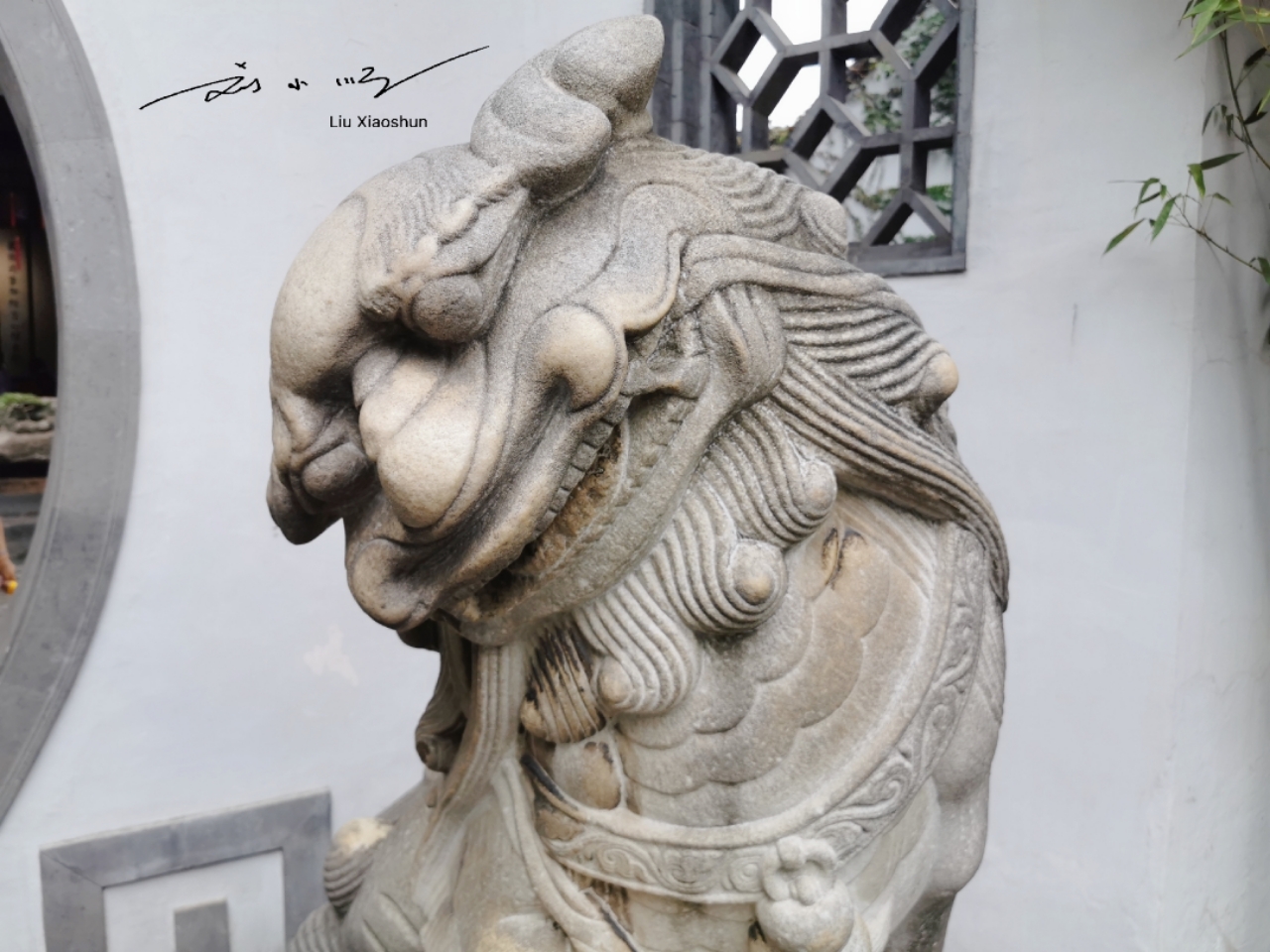 江苏扬州最不威严的石狮子,歪头卖萌咧嘴笑,游客:这能吓唬谁?