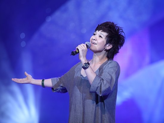 13年前她曾预言李宇春红不了多久的,13年后,网友:打脸了吗?