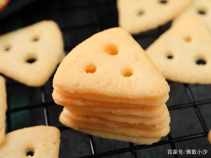 咬一口就“沦陷”的芝士饼干,醇香微咸,好吃到停不下嘴 咬一口就“沦陷”的芝士饼干,醇香微咸,好吃到停不下嘴