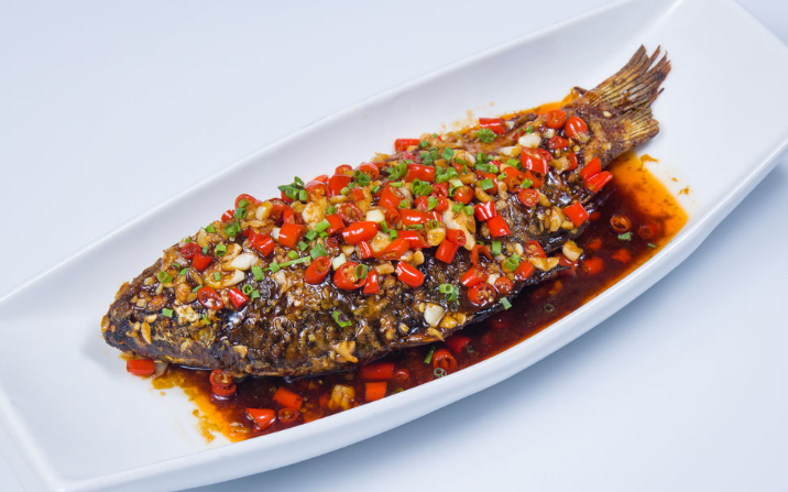 麻辣草鱼,一道美味的精品佳肴,喜欢就要尝尝哦,白嫩的鱼肉让你垂涎三