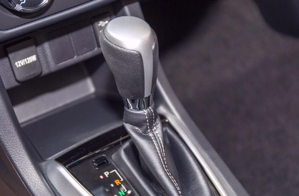 雷凌,拥有很炫酷的外形,看起来上档次造型也很时尚!