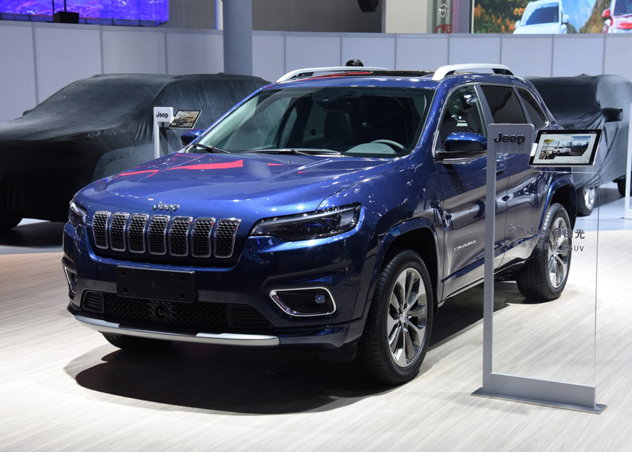 jeep的信仰和原则是越野,新自由光2.0t四驱,24万起,贵么?