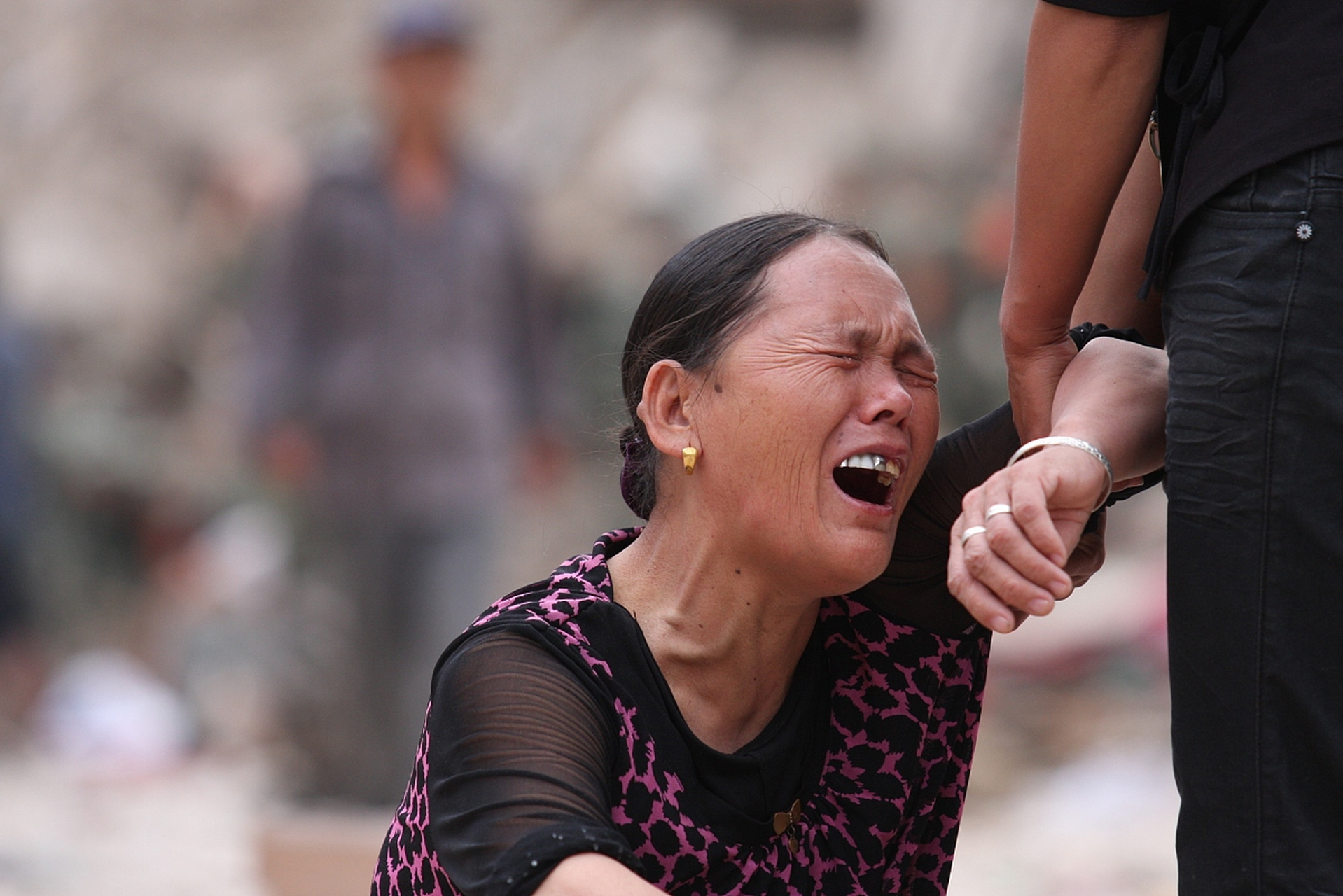 失去亲人和朋友的支持和陪伴,会让人感到无助和孤独.