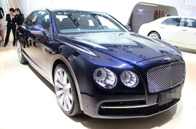 郭美美整成"网红脸",玛莎拉蒂换成宾利,哪来的钱?