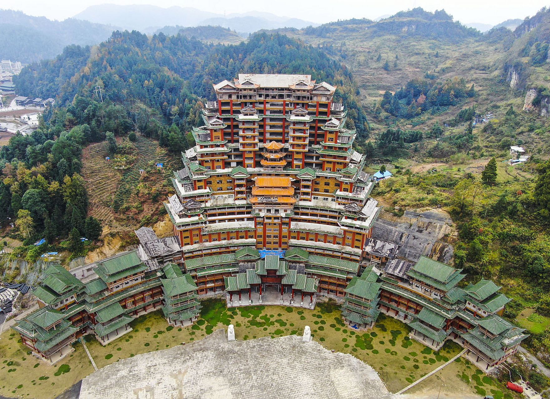 镜头里的春天# 苗王城,位于贵州松桃,是苗族文化的明珠,承载着苗族