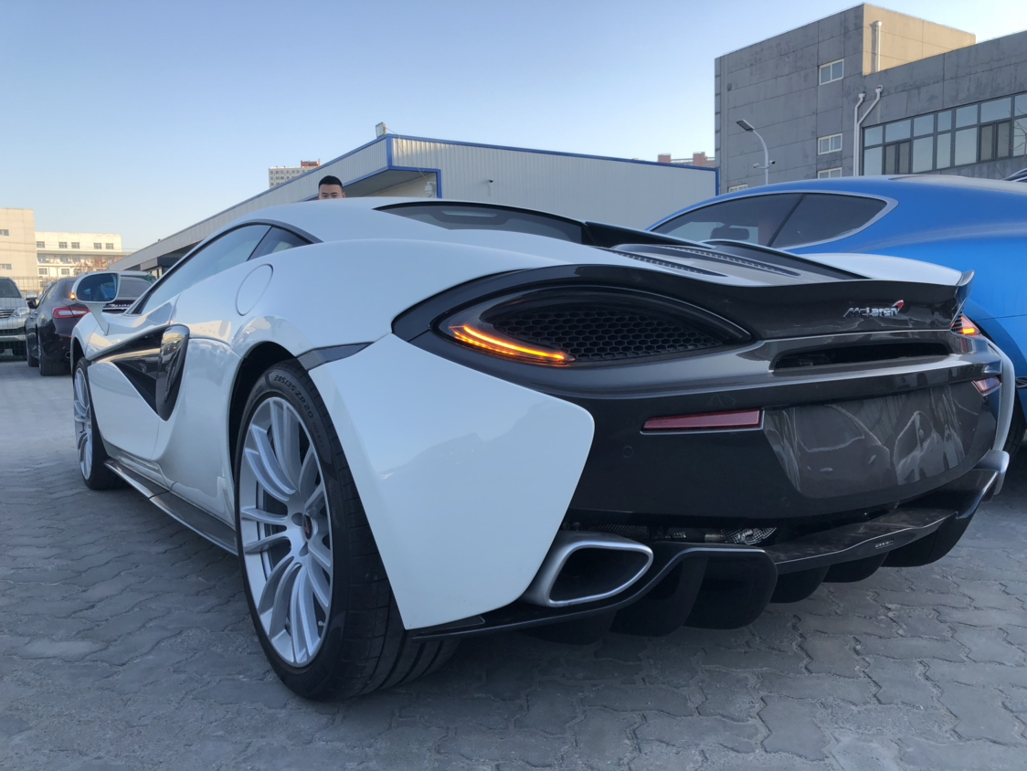 17款迈凯伦570s白色,之所以叫570s是因为马力570匹