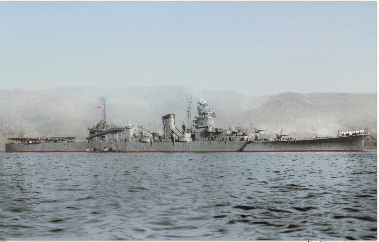 "木曾"号轻型巡洋舰,和"多摩"舰一样同属球磨型轻巡洋舰,1944年在