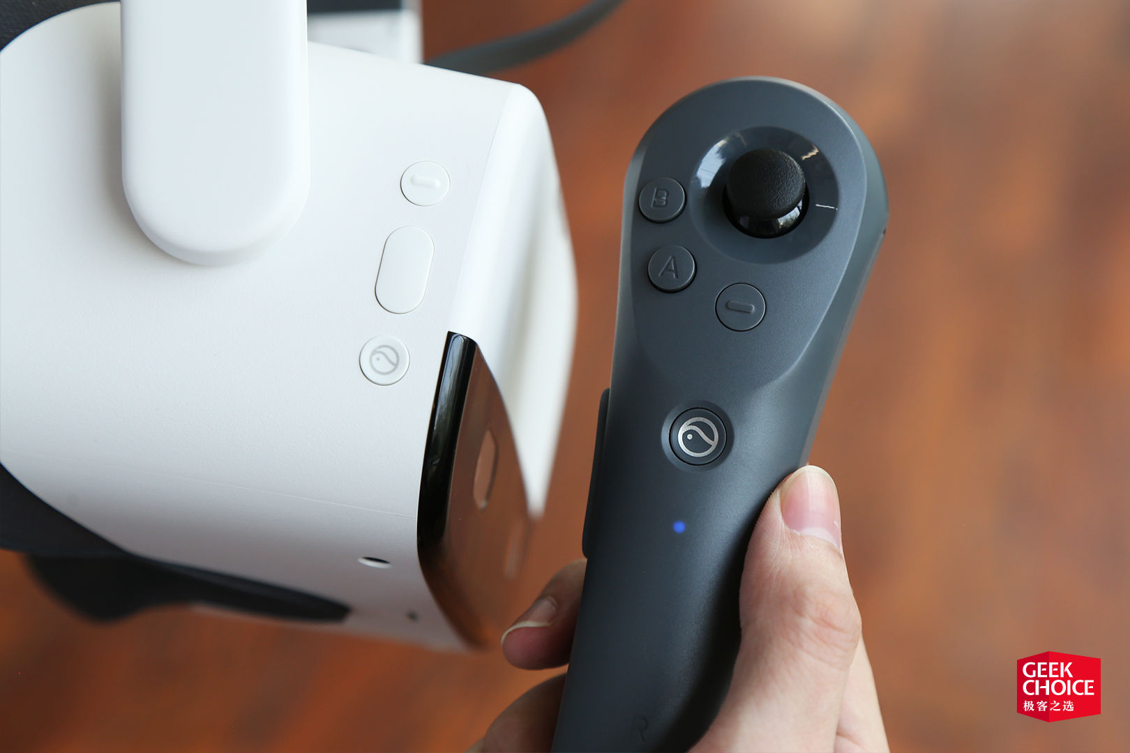 有了它,在家也能去影院,游全球,甚至还能有女朋友?|pico neo 2 体验