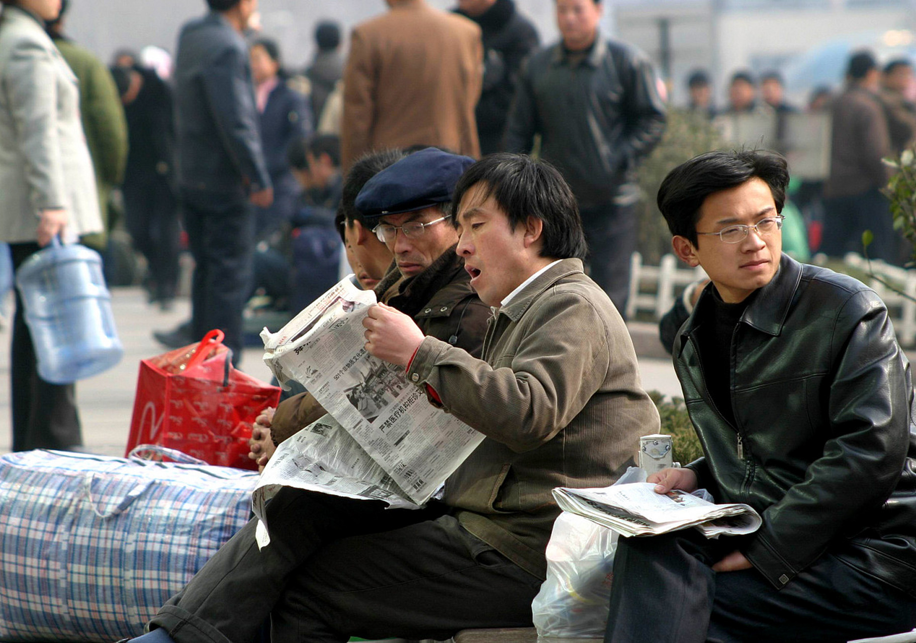 进城打工的第一代农民工,经历了从乡村到城市的历程,付出了相当的努力