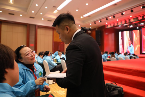 他穿越获系统,吞噬诸天能量,七岁就成了仙帝,叱咤九州很潇洒!