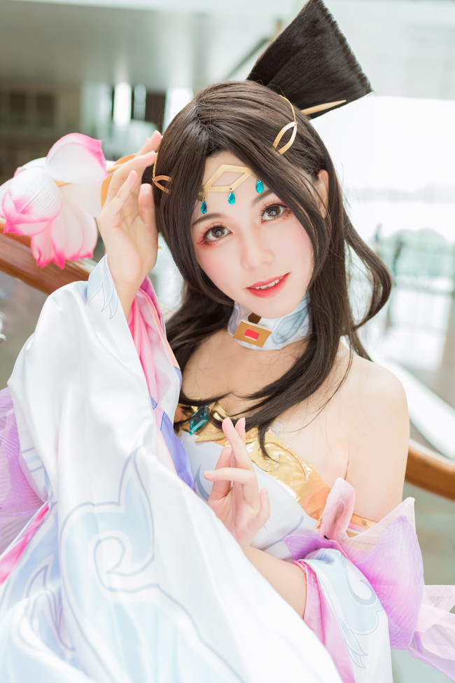 貂蝉 cos 白袜子图片