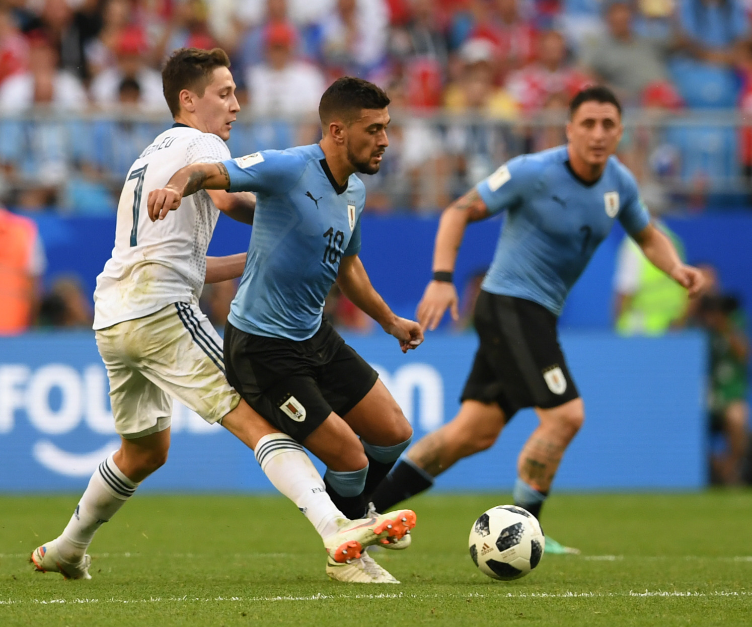 足球——a组:乌拉圭队胜俄罗斯队(1)