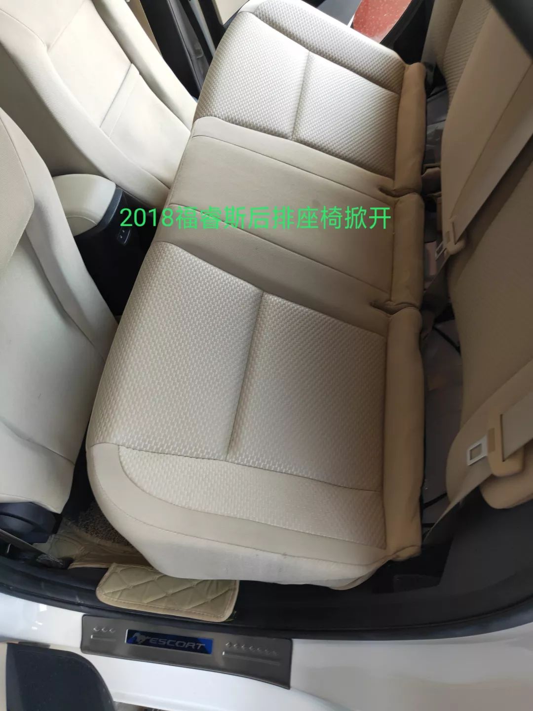 2018年福特福睿斯后排座椅拆卸技巧方法