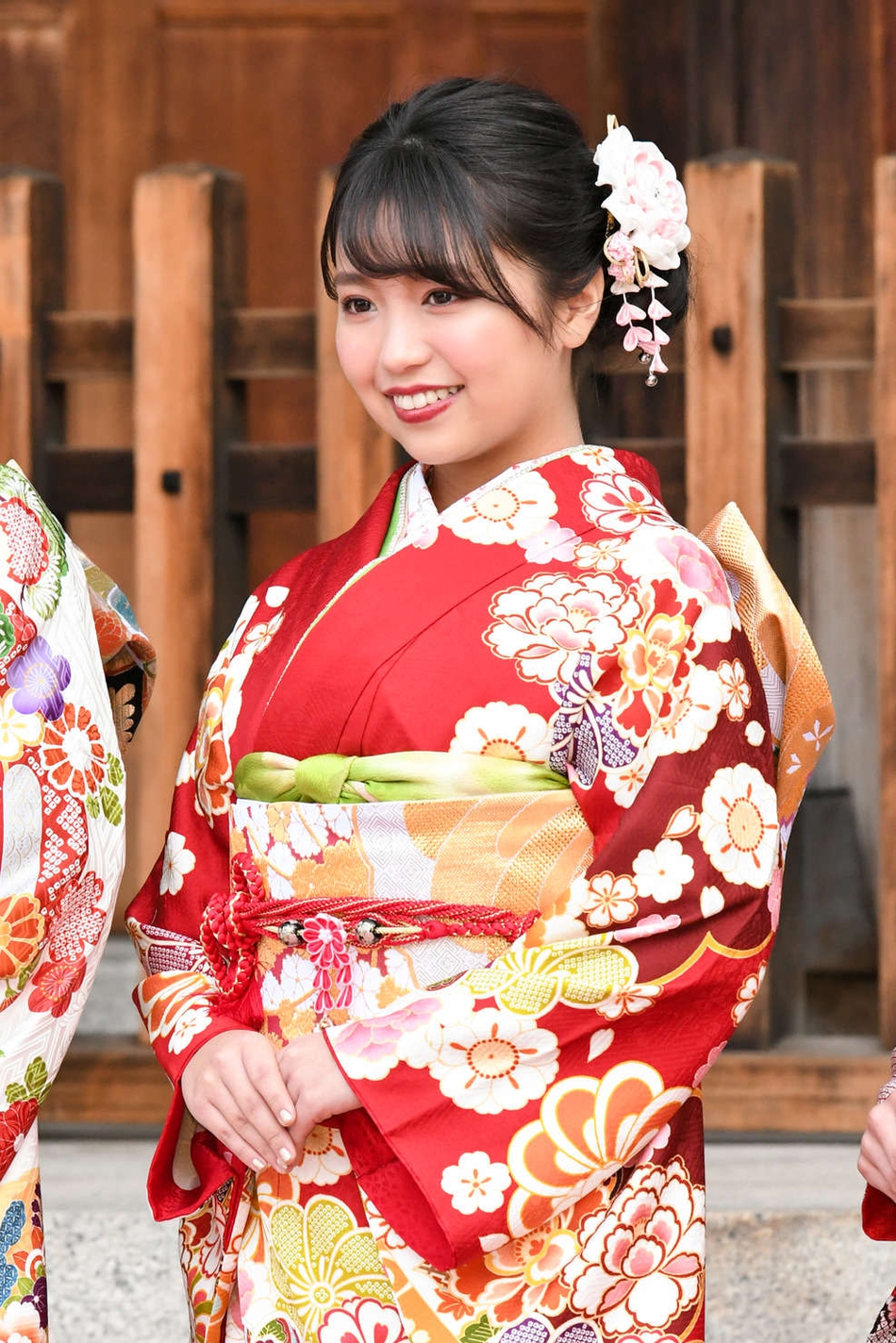 组图:avex事务所举行新春摄影会 多位旗下女星和服登场