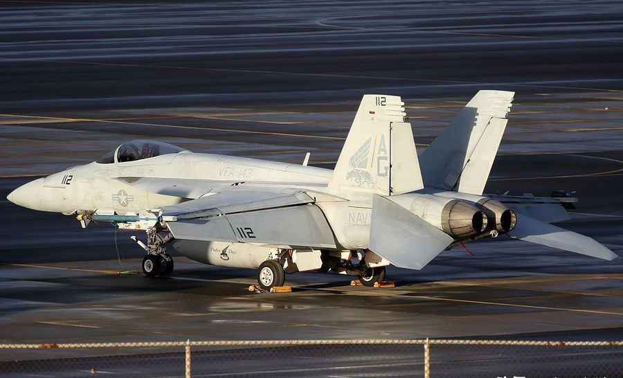 f/a-18e/f"超级大黄蜂"舰载攻击/战斗机,是美国麦道公司为美海军研制