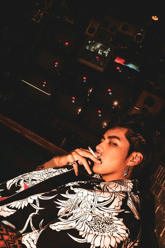 "吴亦凡"欧美杂志拍出了不一样的感觉