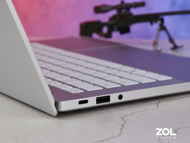 强悍散热设计 雷蛇灵刃13潜行版水银新品评测