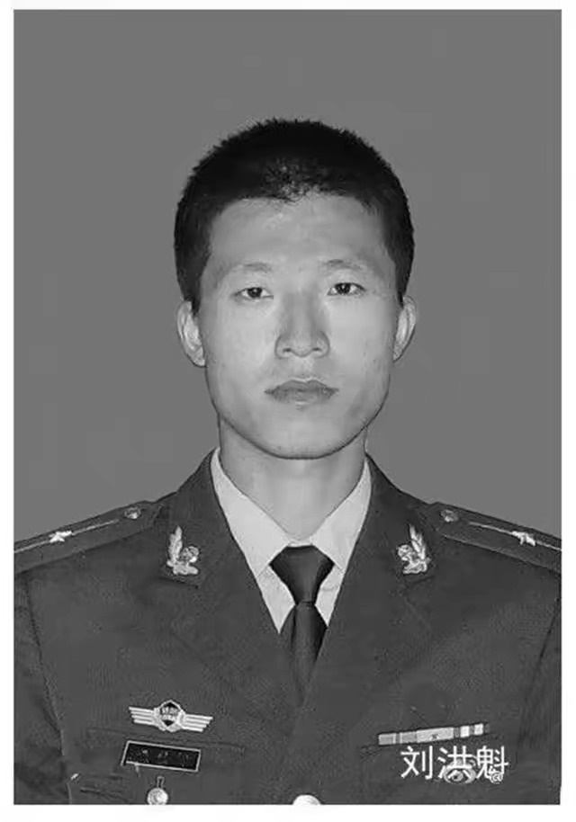 28岁消防英雄,为救人牺牲,患病父亲得知噩耗伤心的晕倒了!