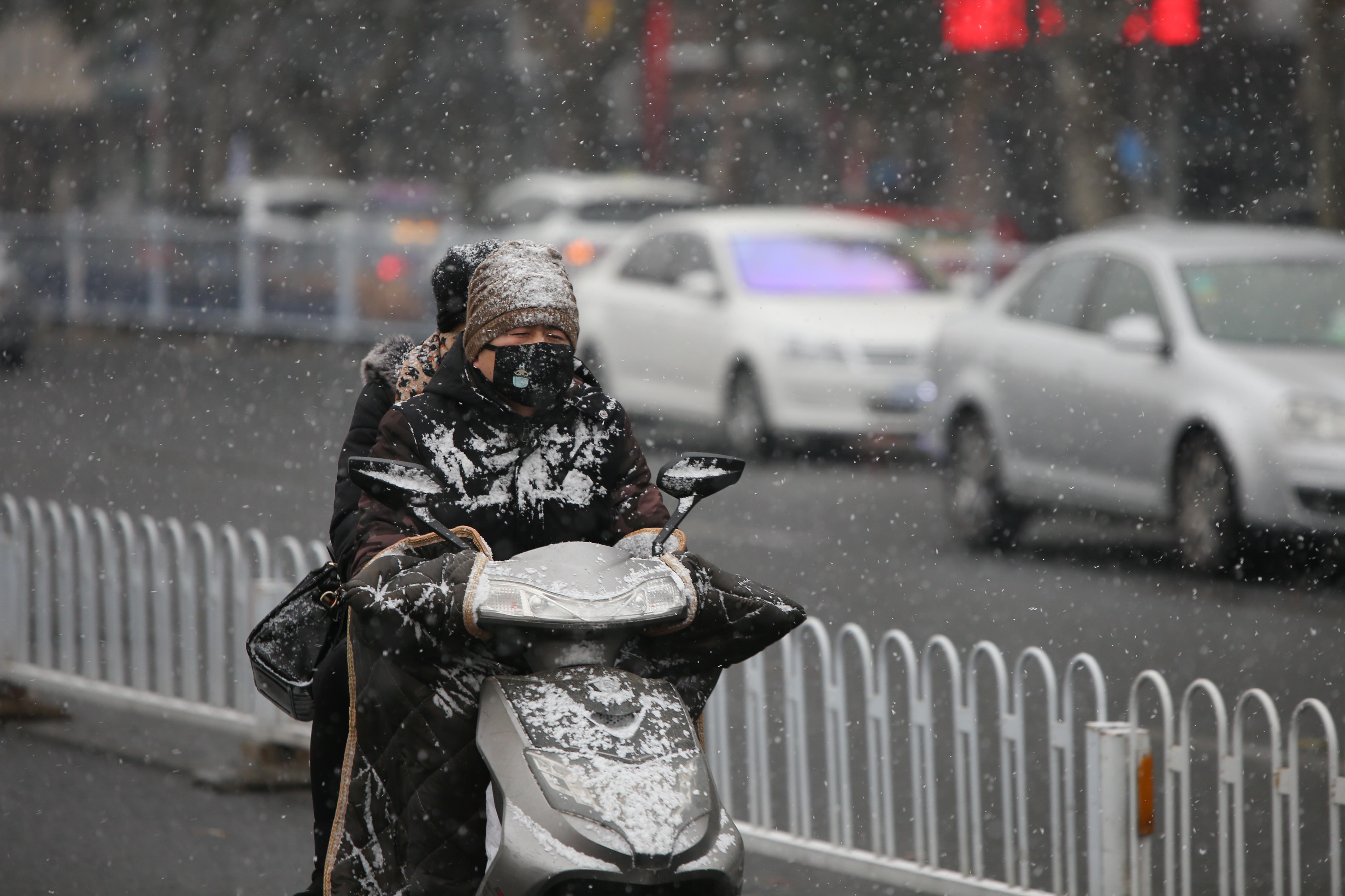 石家庄迎来降雪