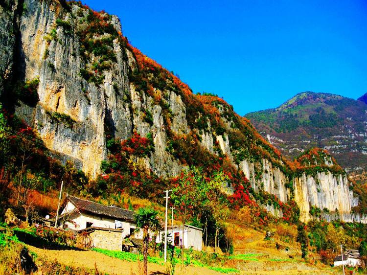 圣泉峰美景:圣泉峰景色迷人,真是令人眼花缭乱!