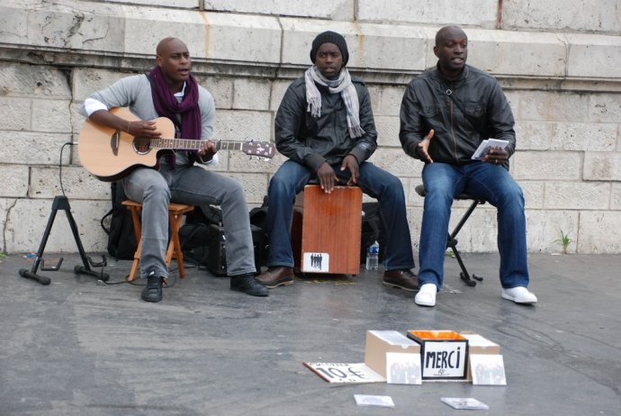 法国巴黎很浪漫?中国游客到巴黎后忍不住了:确定不是在印度?