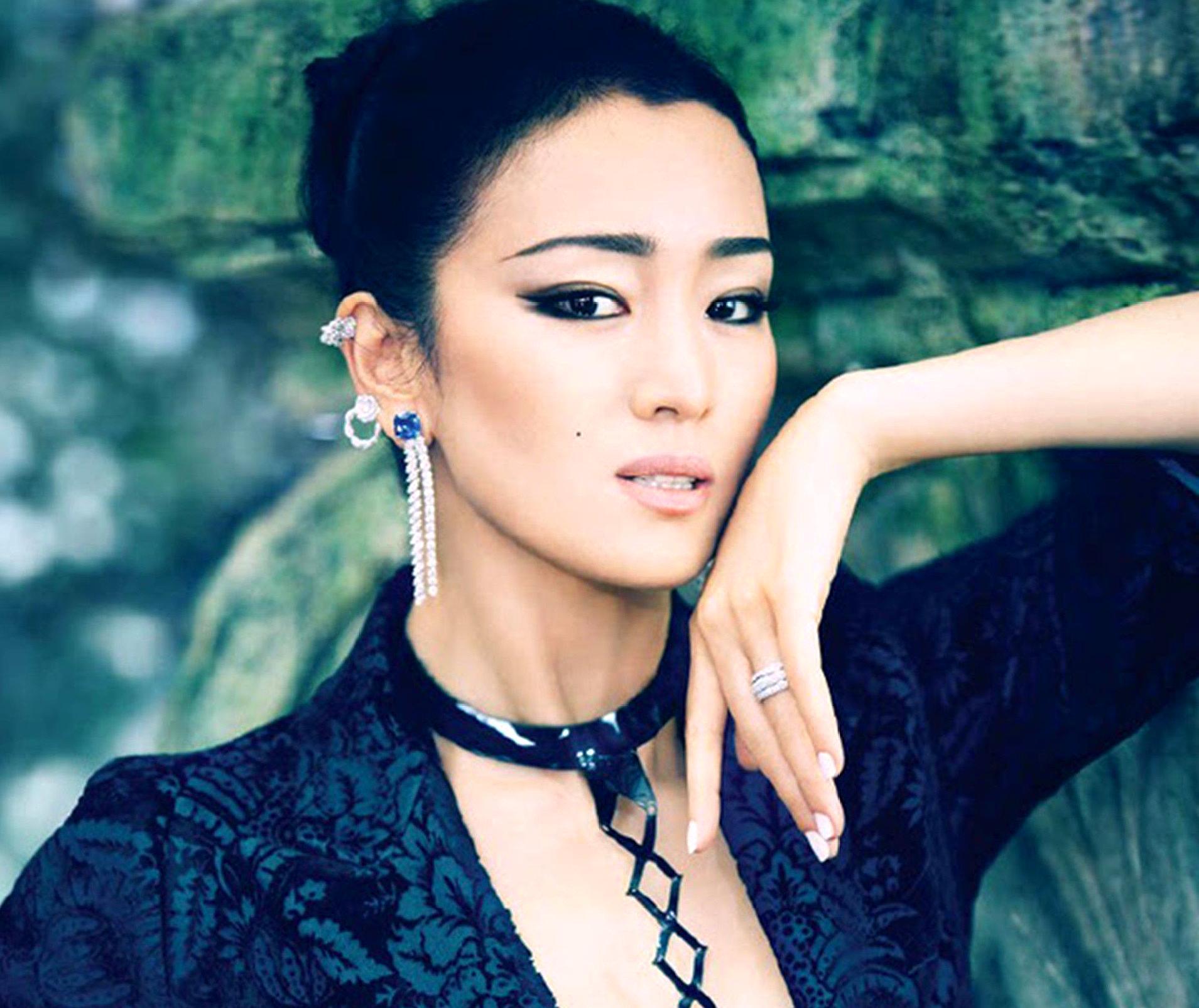 戛纳国际电影节开幕,16年从不缺席,巩皇不负众望!