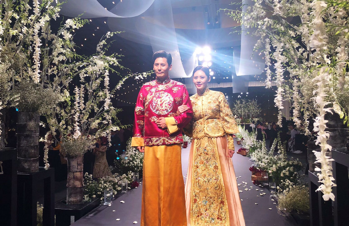 凌潇肃参加秋瓷炫婚礼,网友:世贤参加品如婚礼,艾莉咋没来?