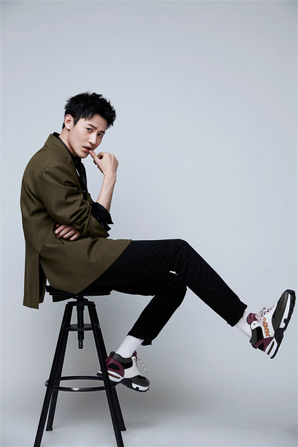 博尔吉特大片演绎理想男友 网友:这初恋脸绝了