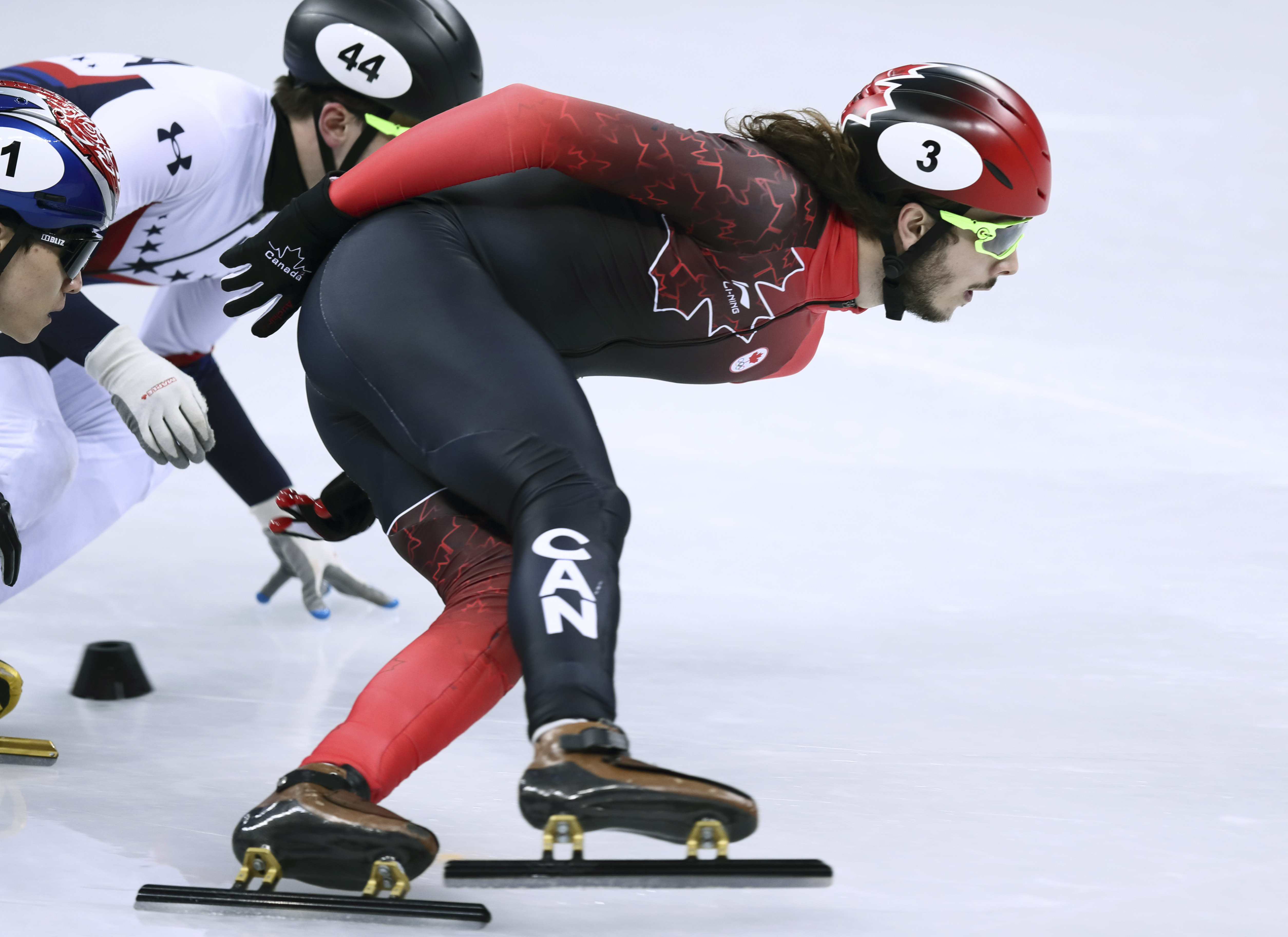(冬奥会)(18)短道速滑——男子1000米:加拿大选手吉拉德夺冠