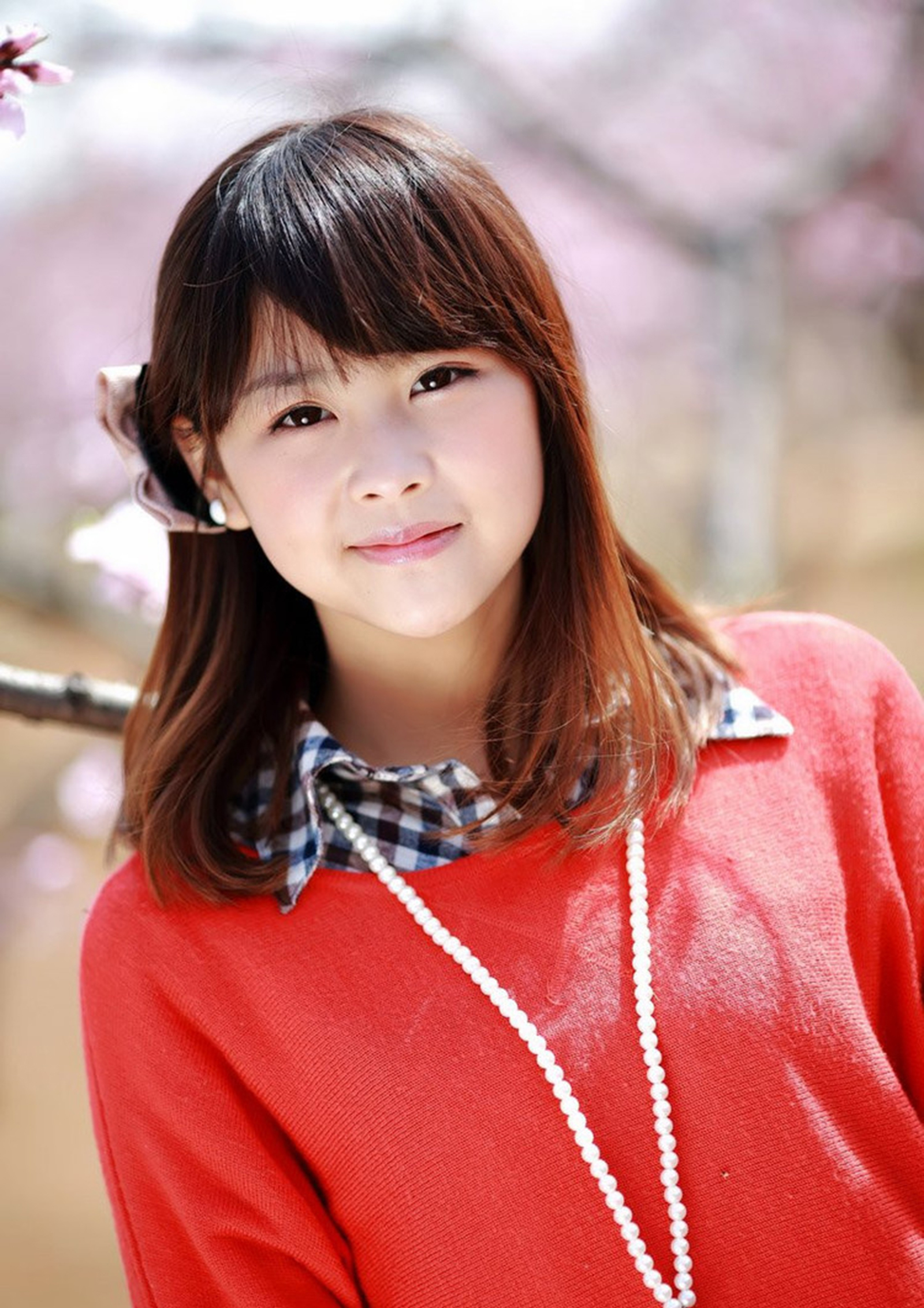 美女绿色连衣裙,穿出女神气息,真是漂亮极了