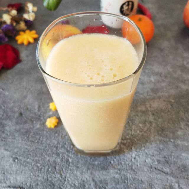 鲜榨苹果梨汁,酸甜好喝,营养满满