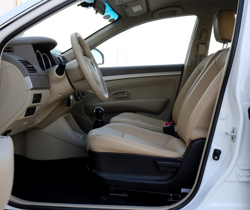 我个人还是挺喜欢这款车的空间.