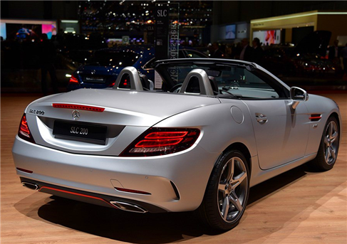奔驰slc:非常简洁大方的设计,豪华感很强烈