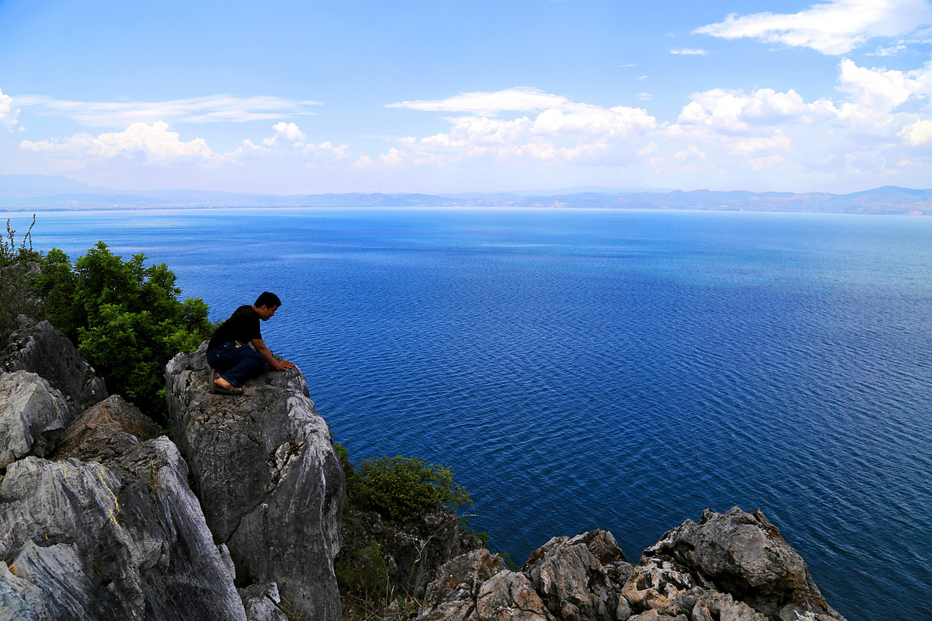 抚仙湖位于中国云南省玉溪市澄江县以南5公里处,是云南省的著名景点之