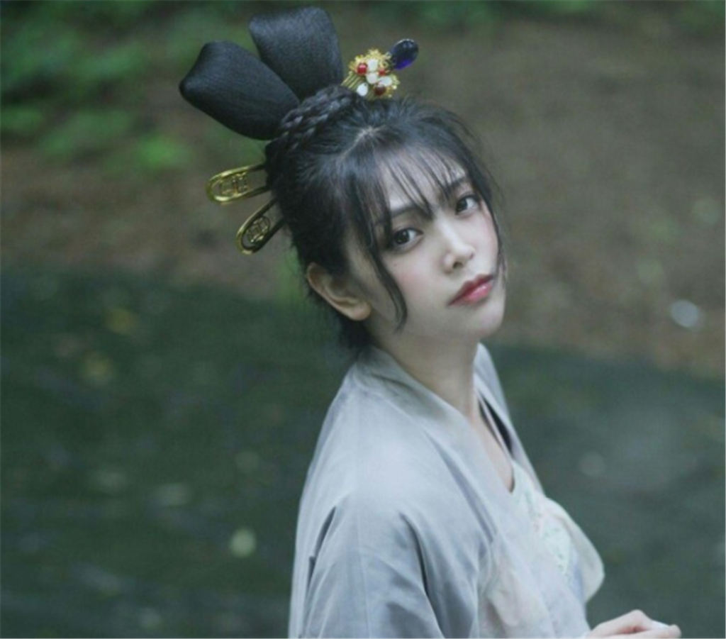 穿书成佛系修仙女配,只想种田炼丹,却被精分boss扛回家宠成宝!