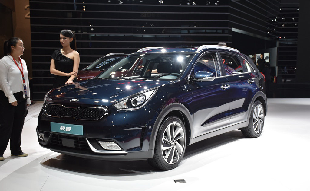 带大家领略一款起亚极睿的外观