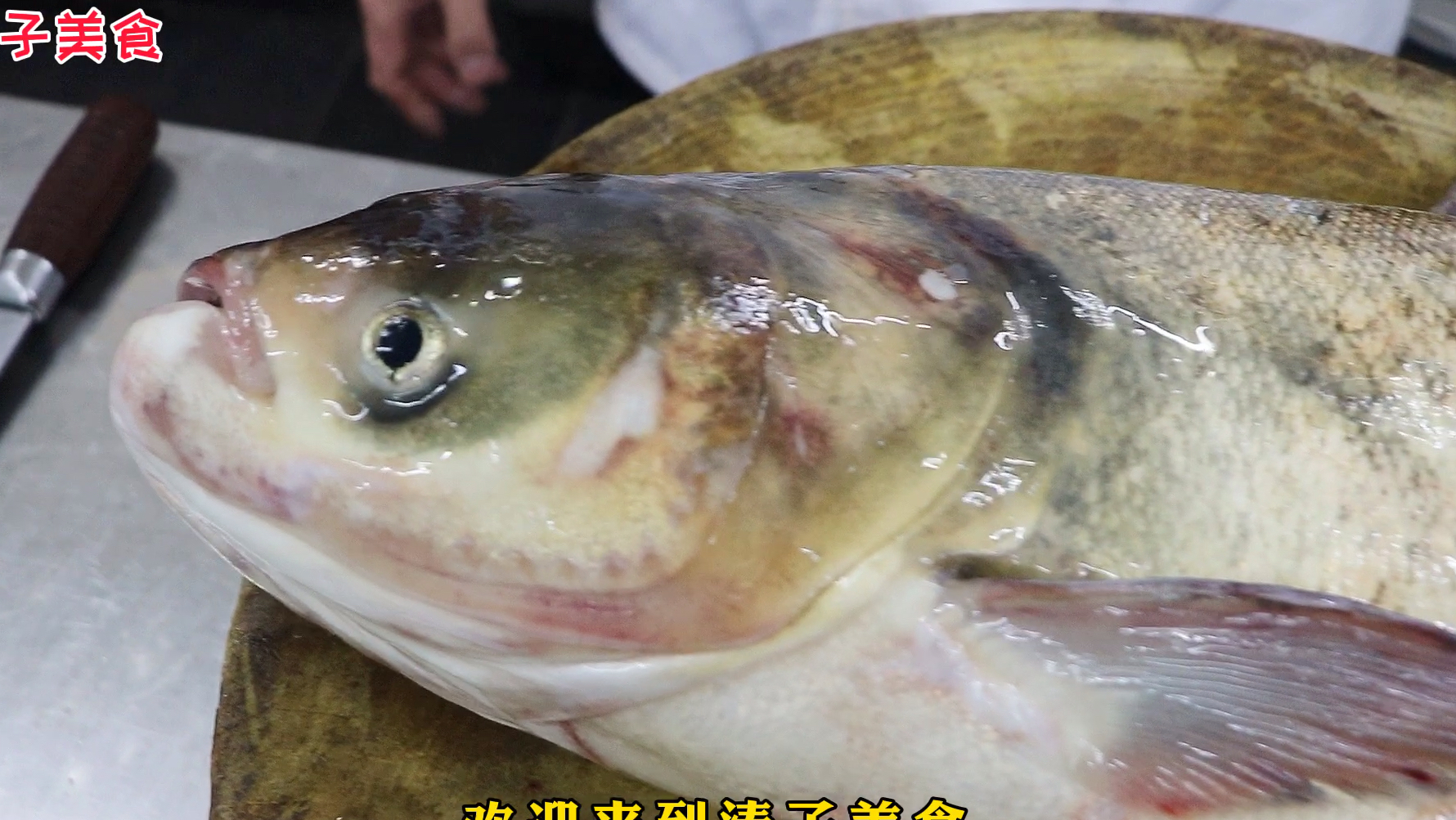 厨师长教你:年夜饭必备菜“剁椒鱼头”家庭的做法,一看就会