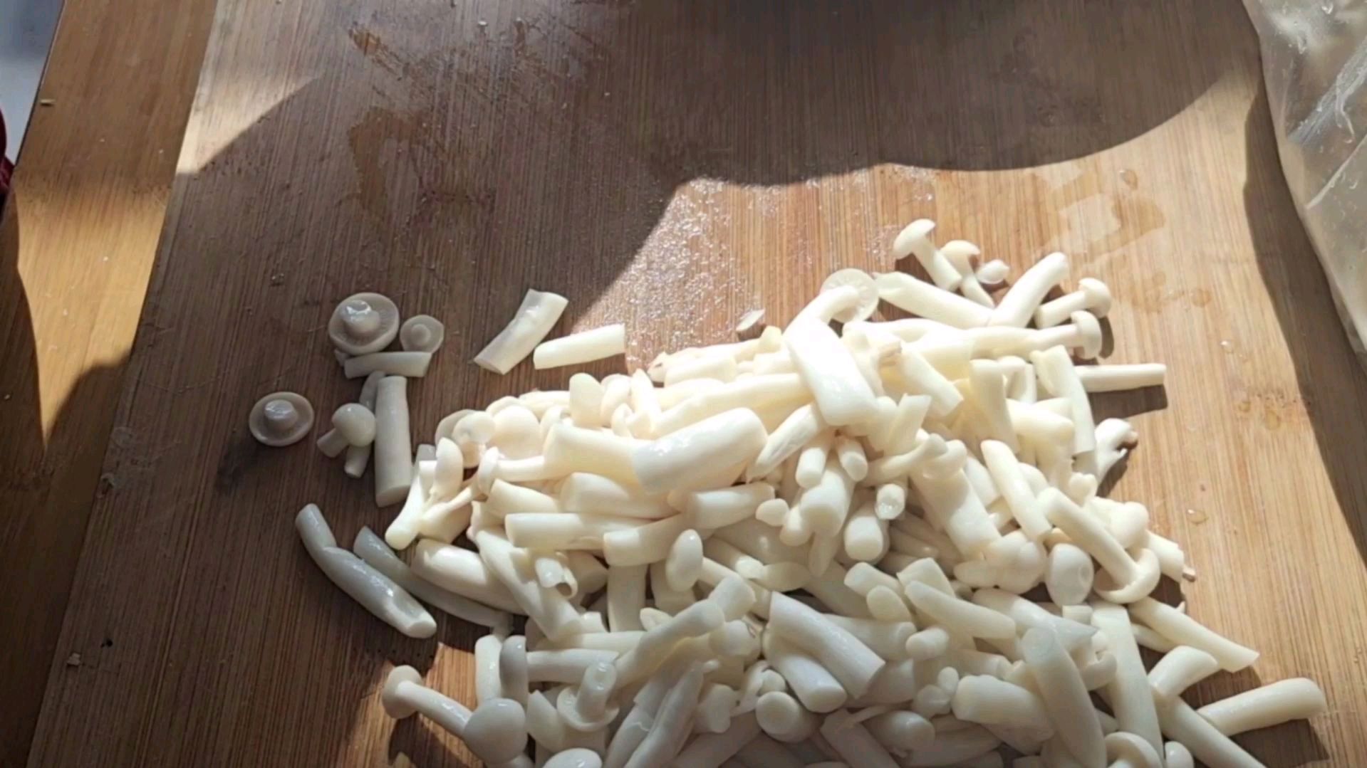 我家的杏鲍菇和鸡蛋这样做,做法简单味道鲜美,多吃两碗饭