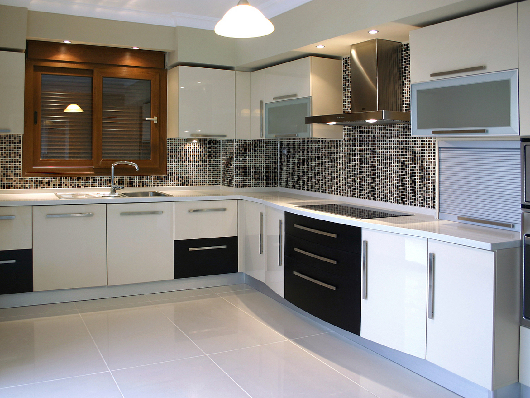 金属橱柜,特别是不锈钢材质的橱柜.