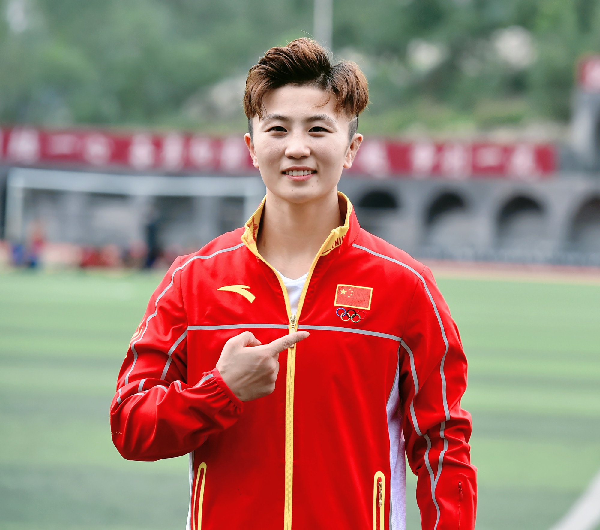 清秀的面孔下有着霸气的内核,散打女孩李玥瑶,请收下我的膝盖!