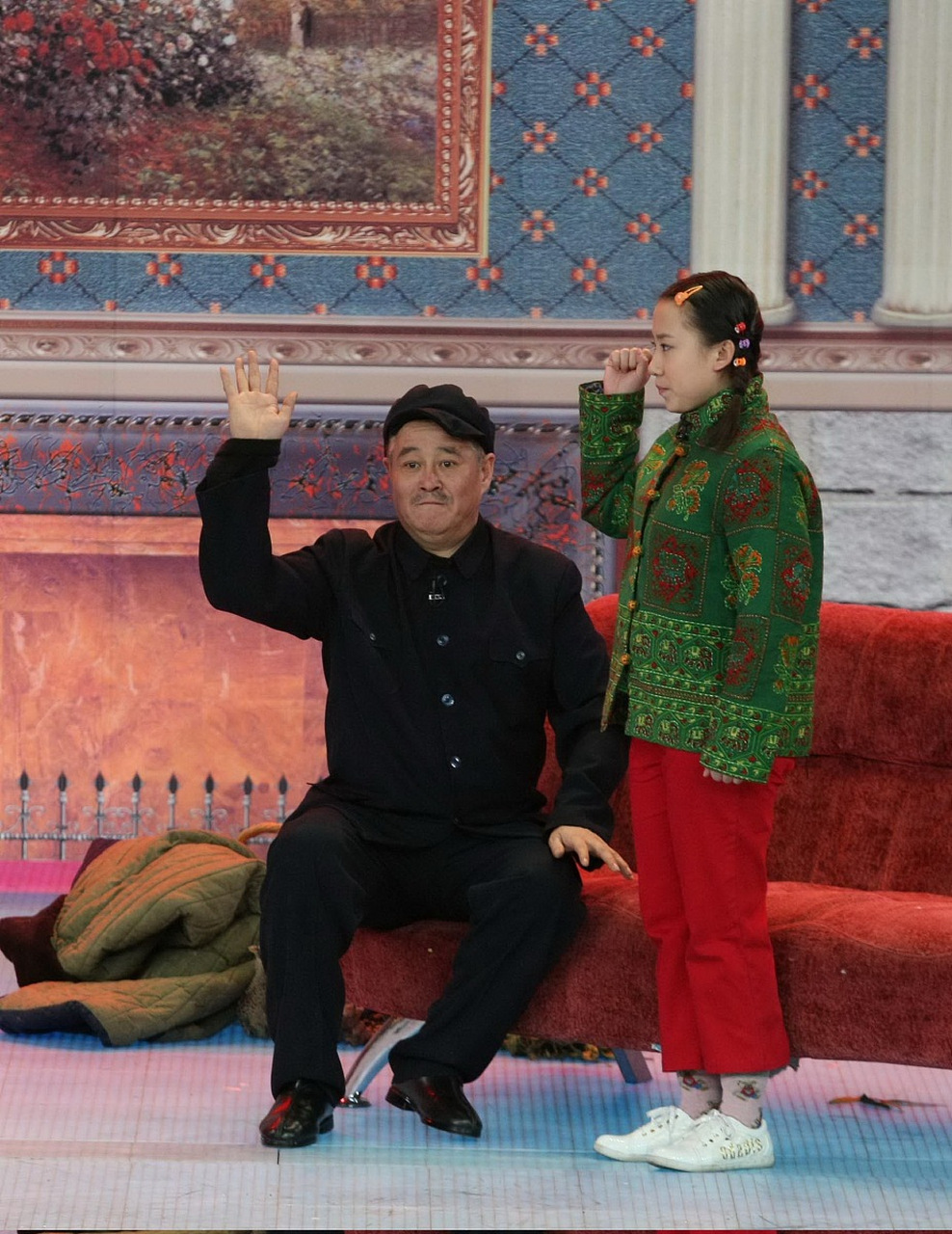 离婚风波后再嫁师弟小鹏飞引热议.她淡出视线多年, 未来何去何从?