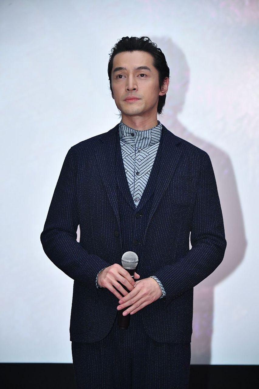 《伪装者》的女主王乐君在社交平台说自己拍这部戏的时候,曾经被胡歌