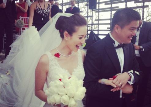 豪门阔太林恬儿与关颖林牧洁合影,港台名媛谁更抢镜?