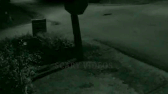 监控实拍,午夜道路记录下的灵异