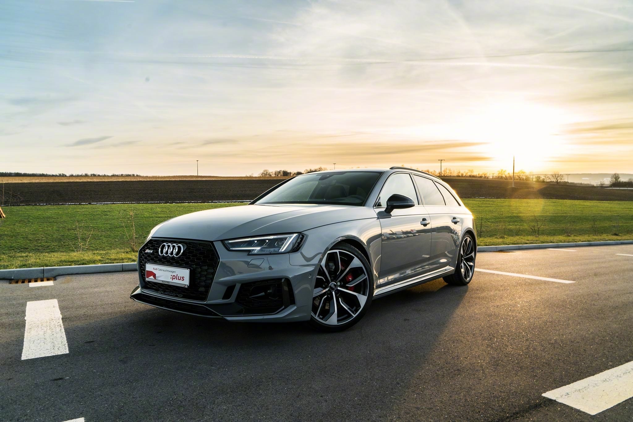 奥迪rs4小一号儿的超级买菜车