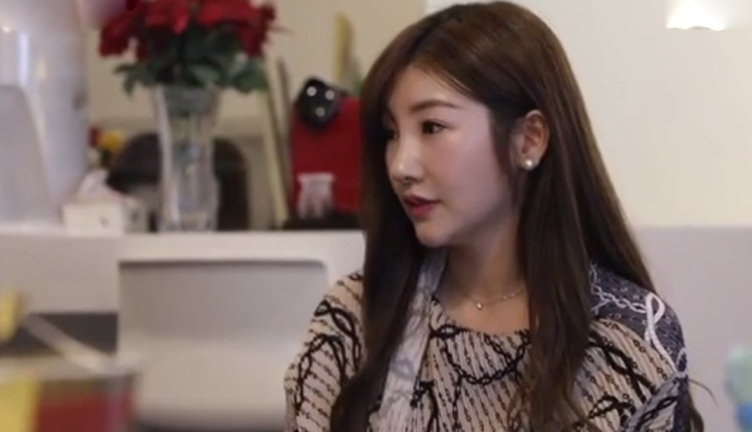 刘谦妻儿曝光,王希怡一年要过六个节日,刘谦忘记一个会不开心!