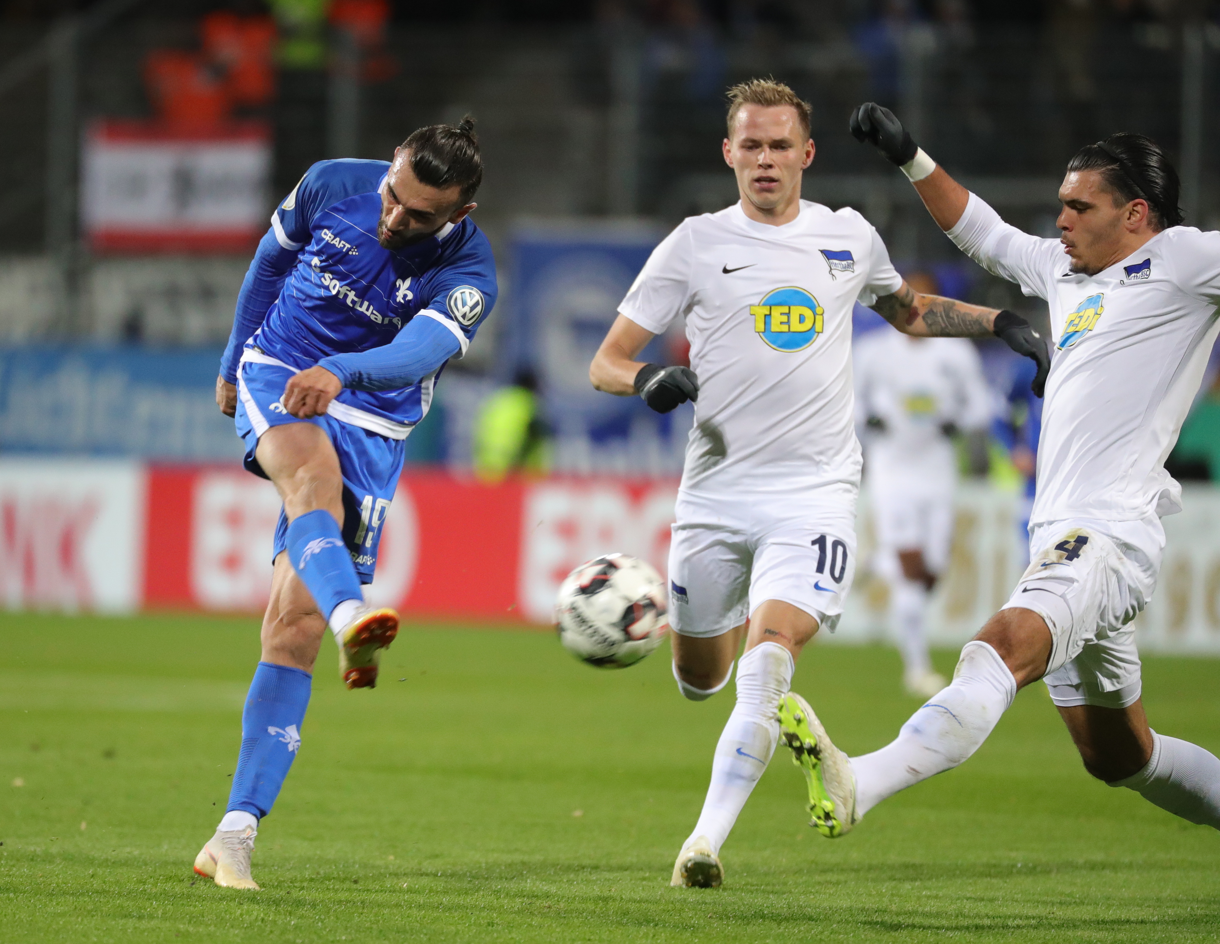 今日赛事:周五德乙 达姆施塔vs卡斯鲁厄 汉堡vs圣保利