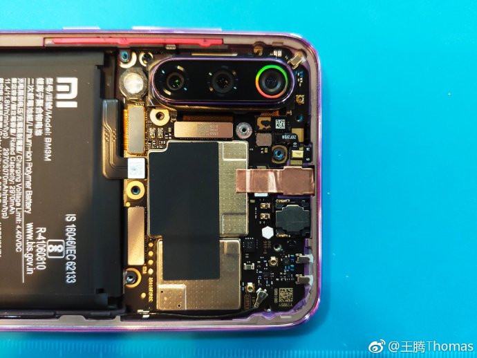 主板特写,排布很紧凑,cam天使眼设计非常漂亮.